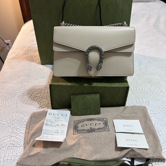 Dionysus Small GUCCI Shoulder Bag - Timeless Elegance - Picture 6 of 11